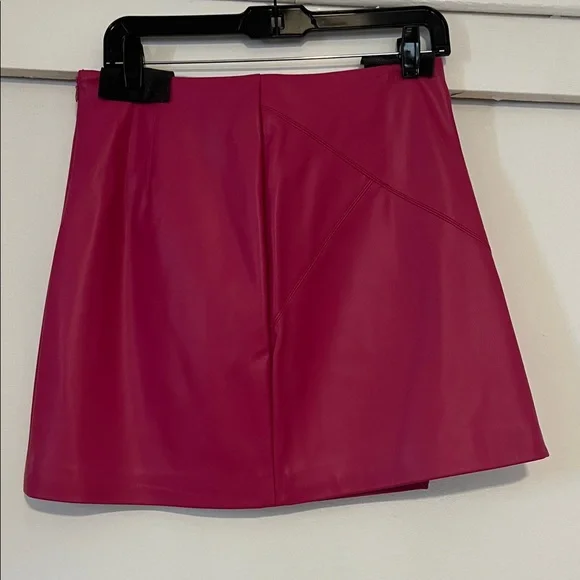 BCBG Fuchsia Faux Leather Mini Skirt Small - Picture 3 of 6
